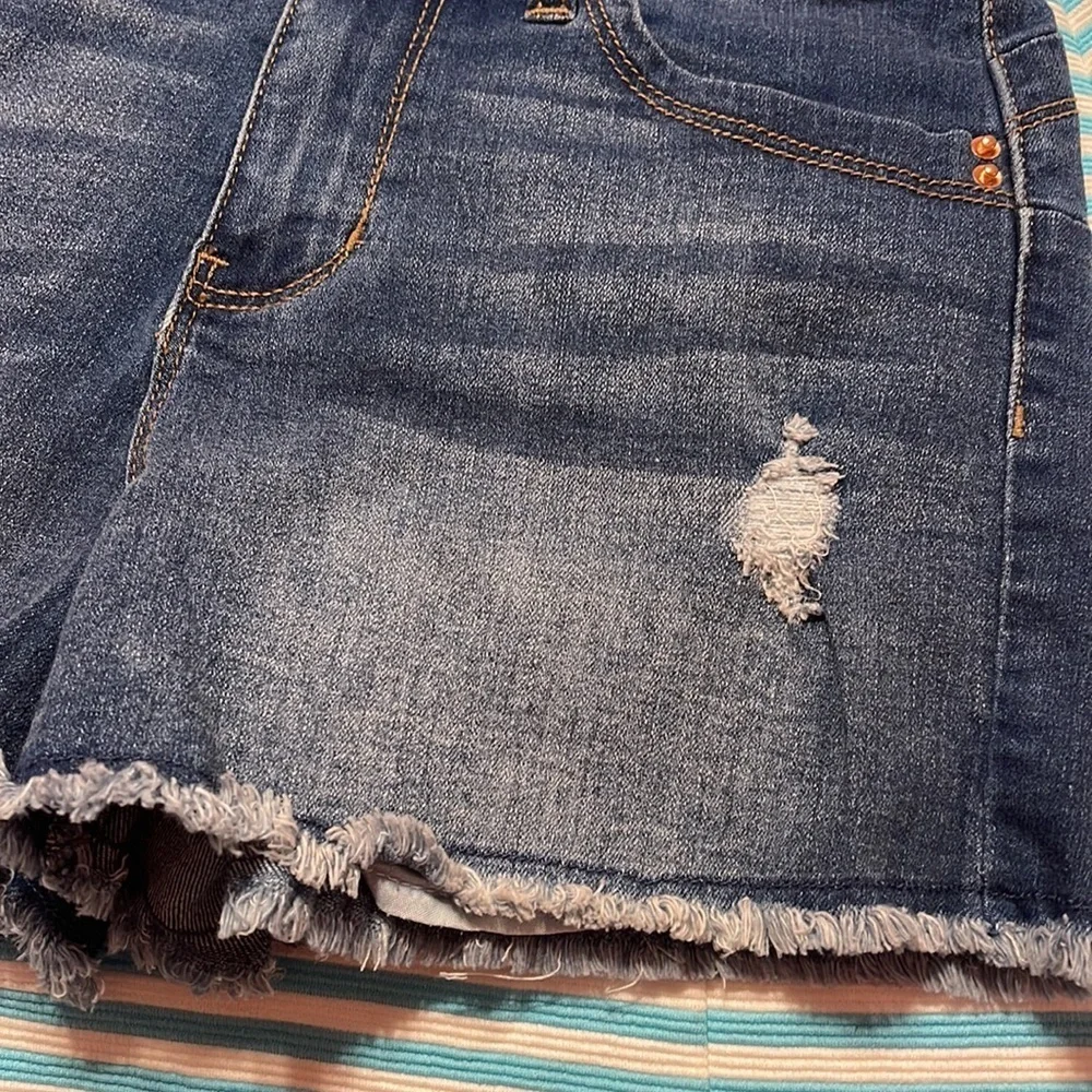 YMI jean shorts size 3/26